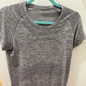 Lululemon Swiftly Tech Short Sleeve Shirt size 8